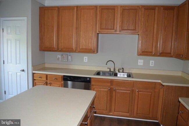 Building Photo - 7082 Water Oak Rd