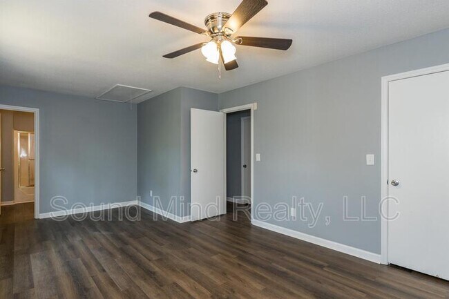 Building Photo - 409 Foxhall Dr