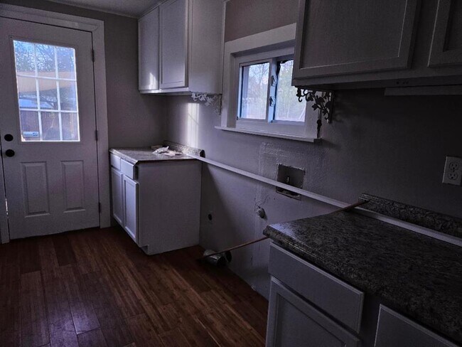 Building Photo - 110 Lexington Rd