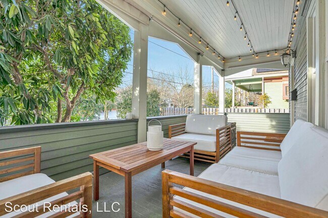 Building Photo - 3 br, 1.5 bath House - 4936 NE Rodney Ave