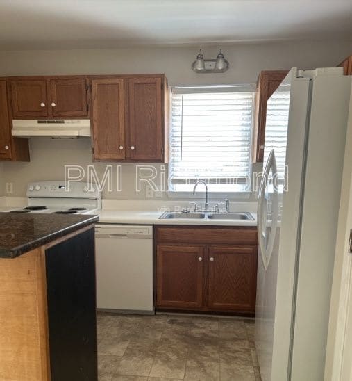 Building Photo - 33 Fairwood Dr