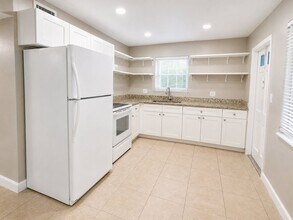 Building Photo - Palms on 31st Unit 106