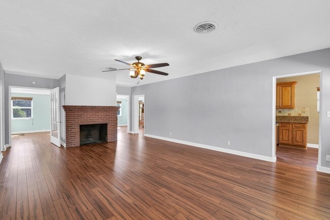 Building Photo - 916 31st St