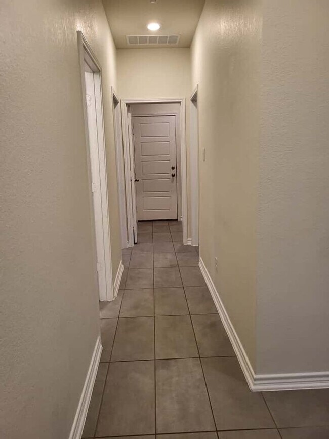 Building Photo - New Home In Cul de sac