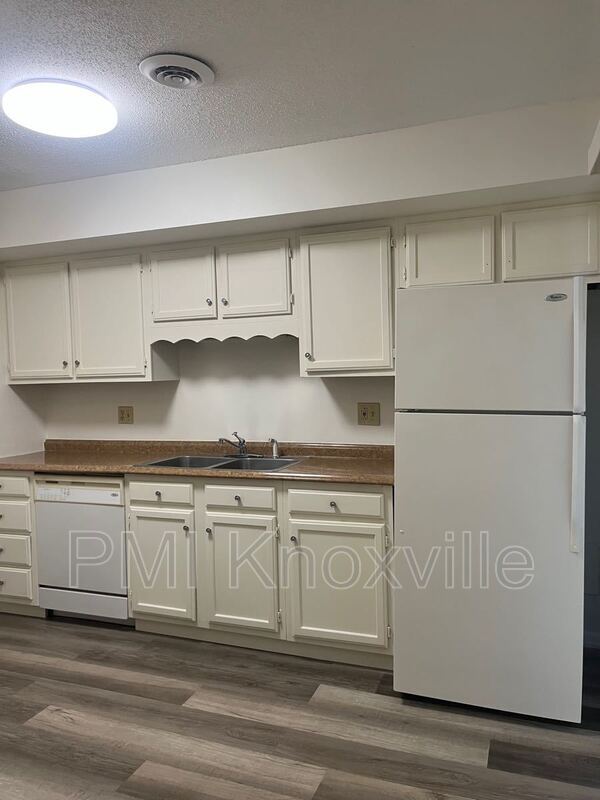 Building Photo - 9120 Woodpark Ln