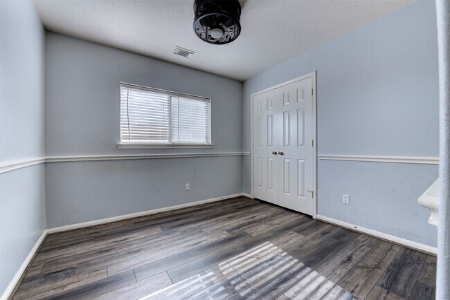 Primary Photo - 6411 Silver Shade Dr