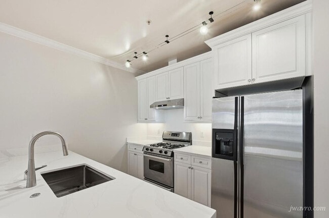 Building Photo - 166 Sanchez St