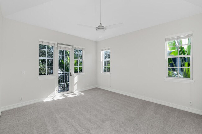 Building Photo - 310 Tuxedo Ln