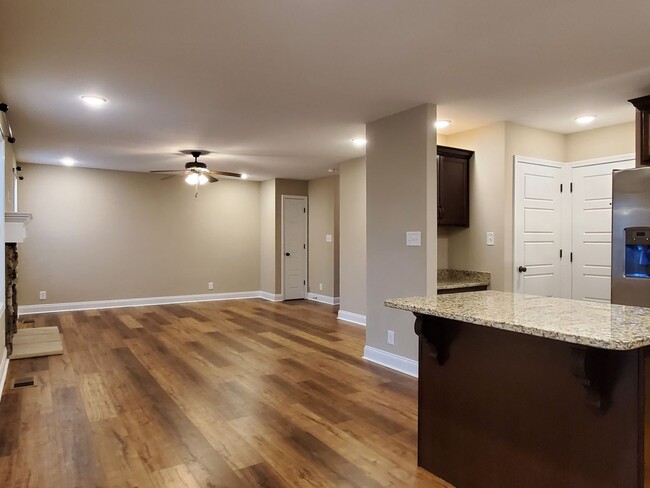 Building Photo - 843 Crestone Ln