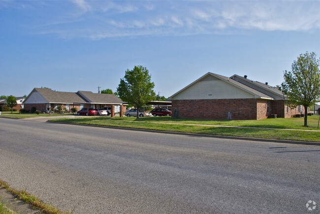 Primary Photo - Hayden Apartments