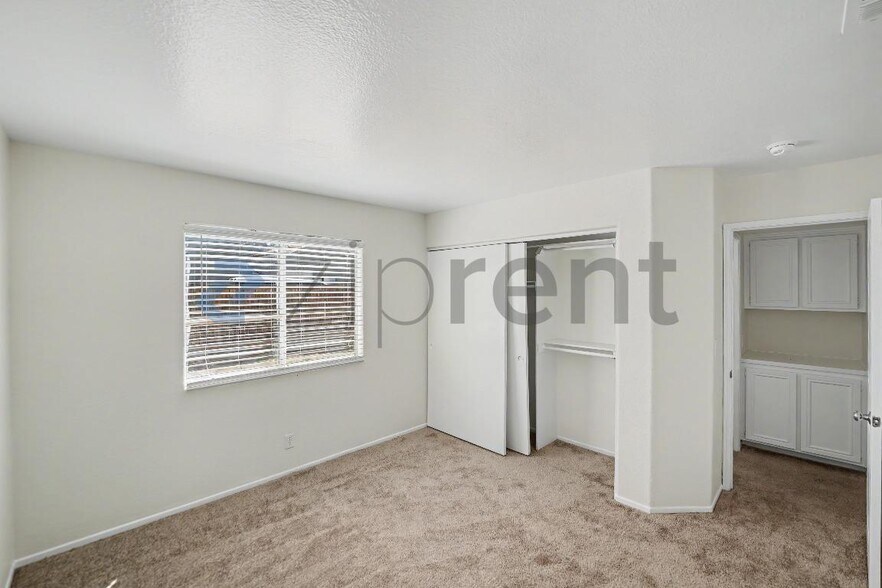 Building Photo - Unit