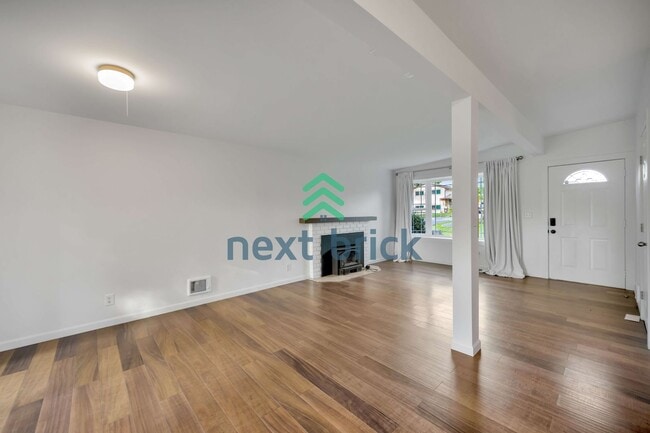 Building Photo - 2 Bed and 2 Bath Single Family is Available for Rent!