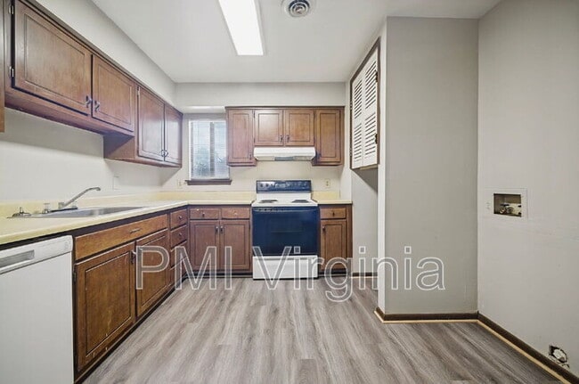 Building Photo - 1474 E Tanners Creek Dr