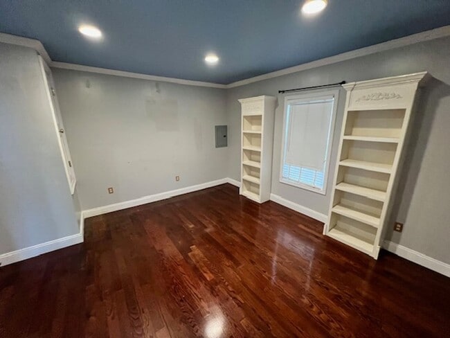 Building Photo - 604 Morgan Ave