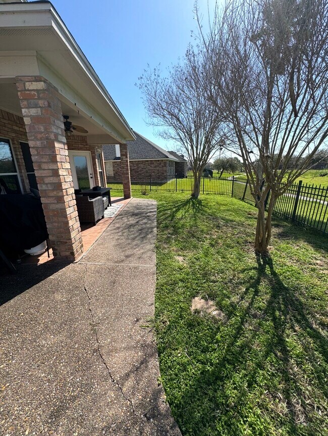 Building Photo - 6321 Oso Pkwy