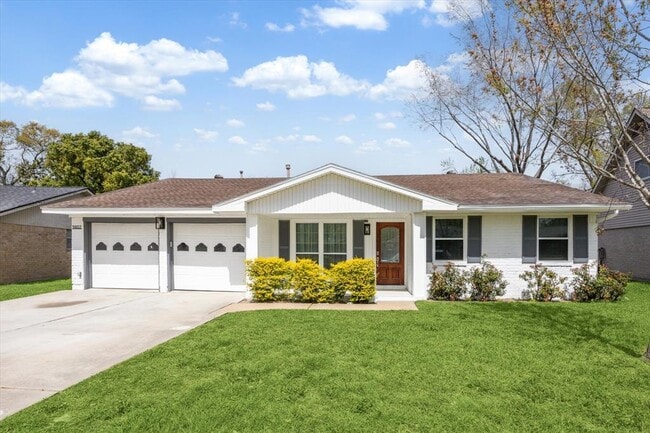 Building Photo - 5602 Hialeah Dr