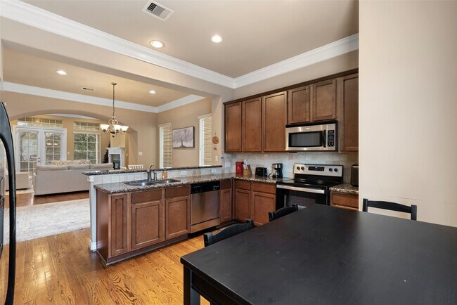 Building Photo - 9125 Harbor Hills Dr