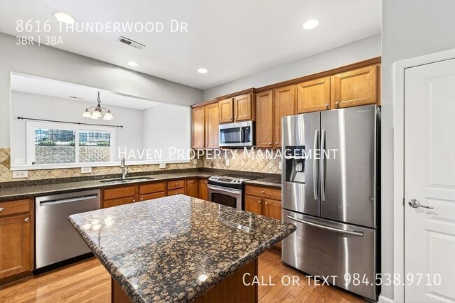 Building Photo - 8616 Thunderwood Dr