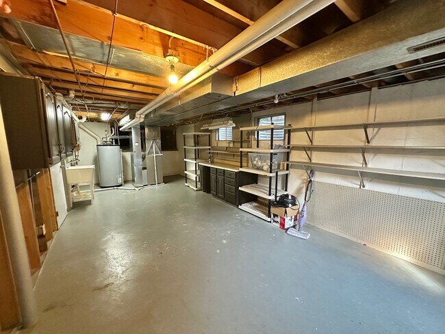 Building Photo - 1648 Dartmouth Ct