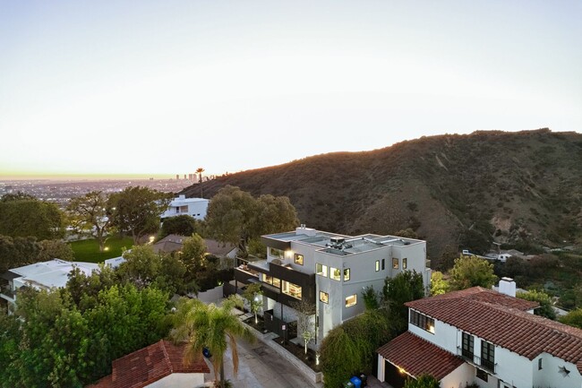 Building Photo - Prestigious Hollywood Hills Home for Rent