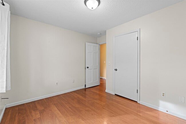 Building Photo - 16 Penfro Dr