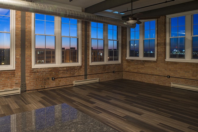 Building Photo - Oak Knitting Mill Apartments – Franklin Square Available