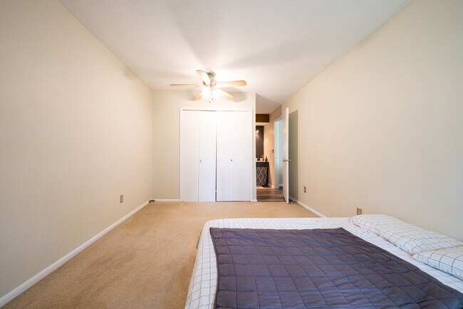 Building Photo - 917 11th Ave S