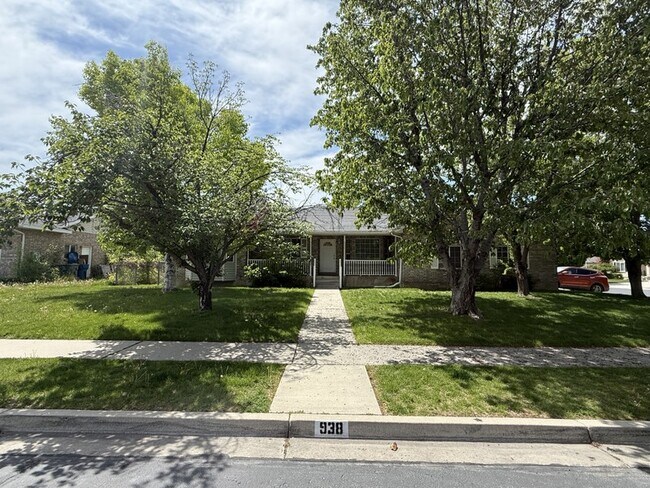 Building Photo - 938 E 1420 N