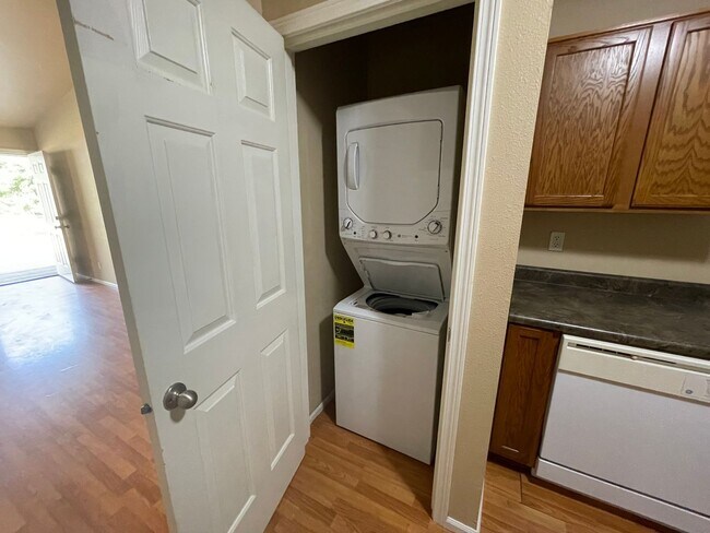 Building Photo - Bass5273