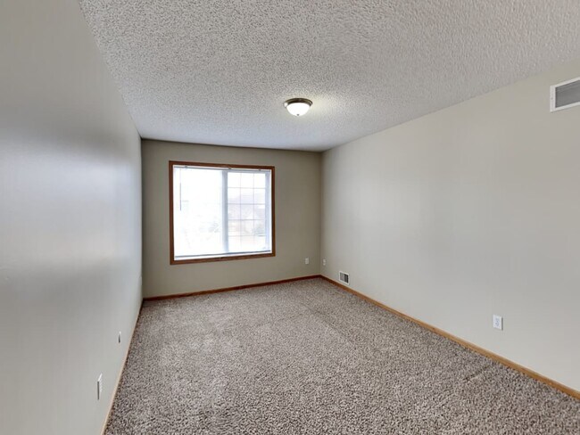 Building Photo - 1933 Mathias Rd