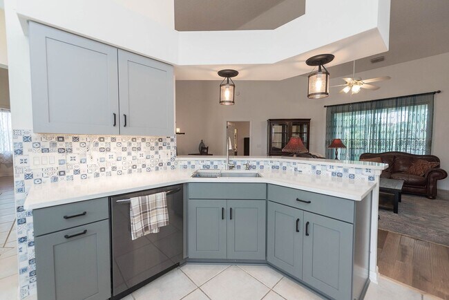 Building Photo - Beautiful Home in Satellite Beach including Lawncare and Community Pool