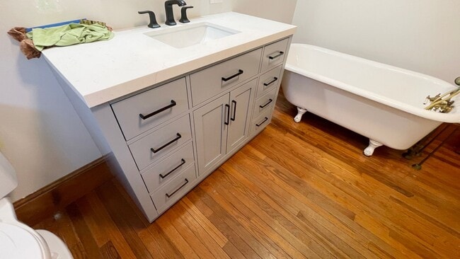 Building Photo - Gorgeous 3BR 1 Bathroom in Leominster