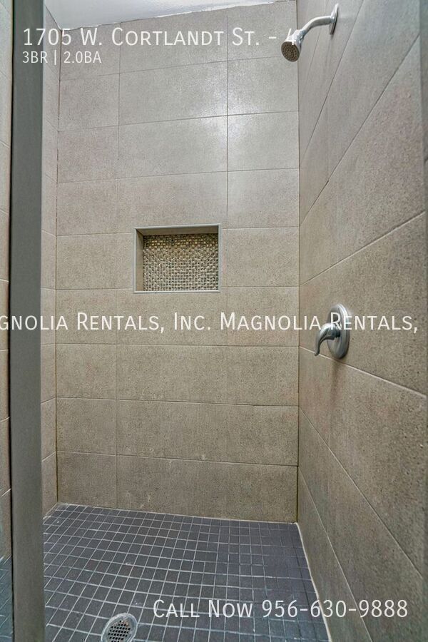 Building Photo - 1705 W Cortlandt St