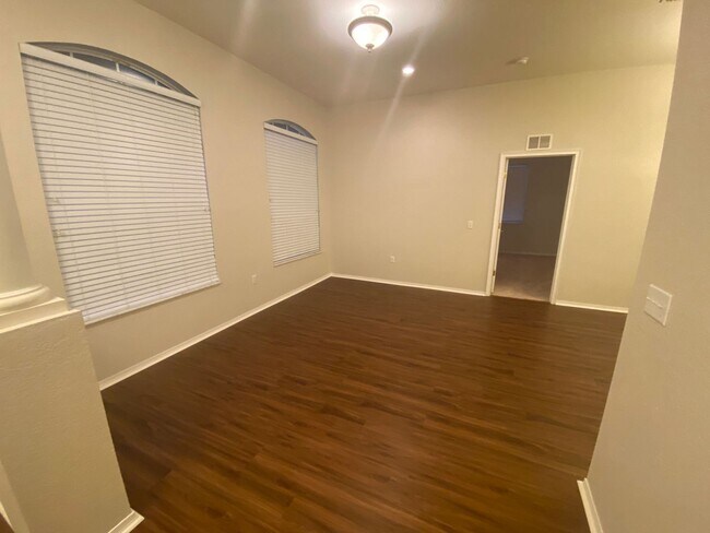 Building Photo - 4 Bedroom 2 Bath home in Winter Haven for RENT!