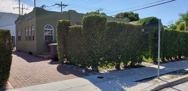 Building Photo - 410 Monroe Dr