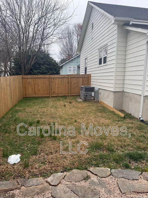 Building Photo - 6 10th St