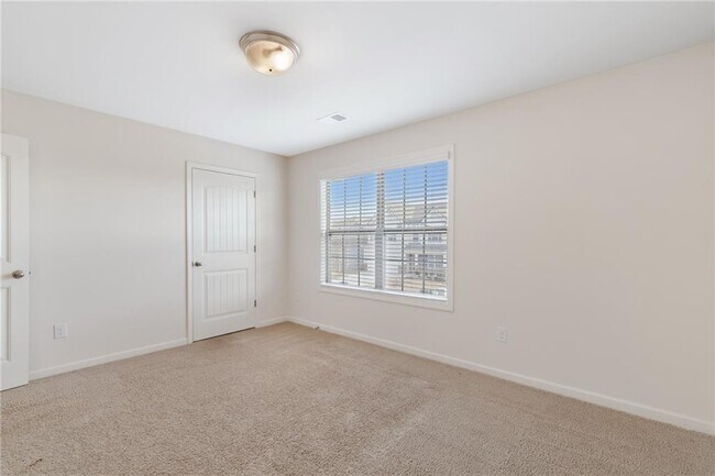 Building Photo - 153 Wayside Terrace