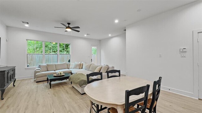Building Photo - 6423 Highland Pine Ln