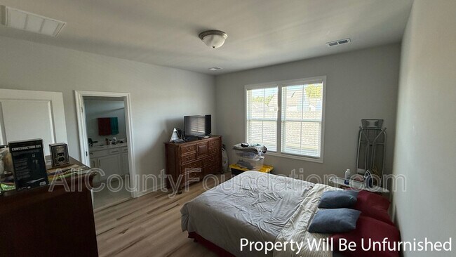 Building Photo - 612 Southview Ln