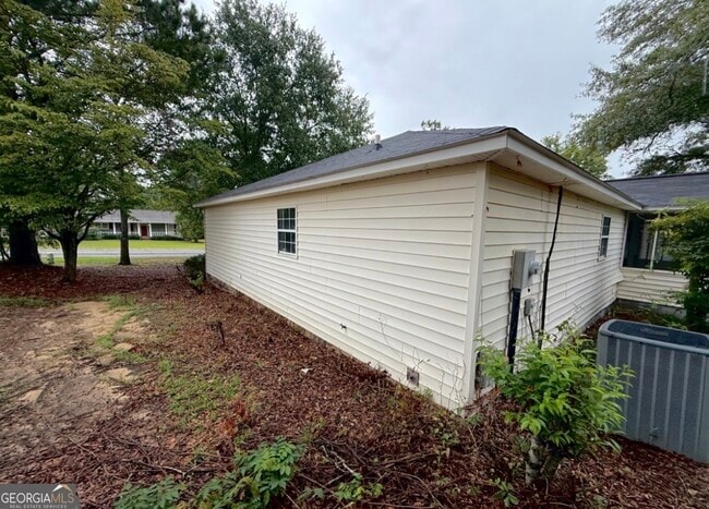 Building Photo - 105 Mockingbird Dr