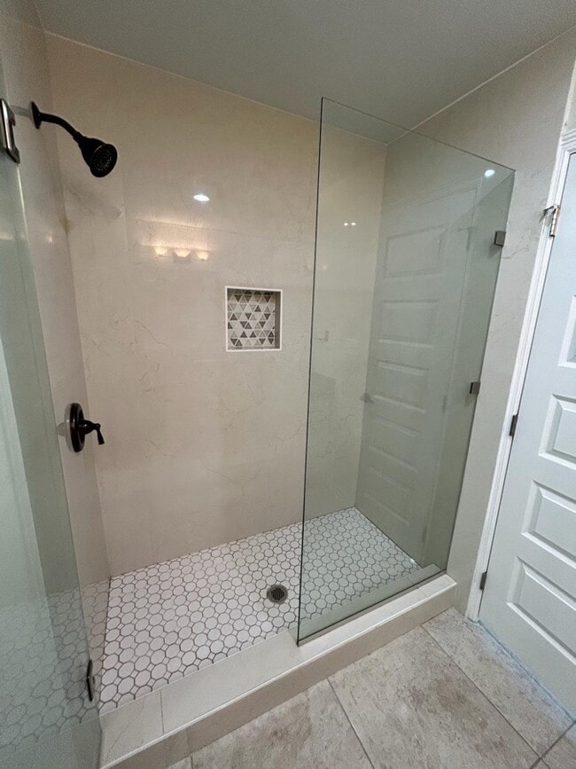 Building Photo - 2933 Zeb Dr