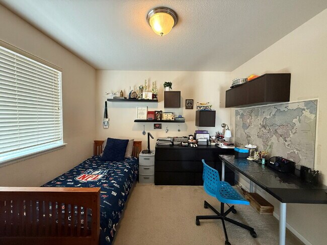 Building Photo - "Spacious 6-Bedroom Haven with 5 Full Baths in Aurora - 3,729 Sq. Ft. of Comfort & Style!"