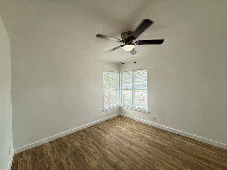 Building Photo - 339 Brettonwood Dr