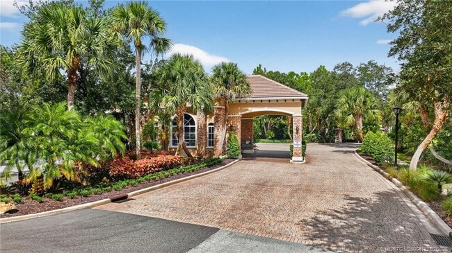 Building Photo - 5407 SW Pomegranate Way