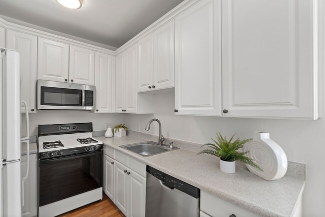 Building Photo - 349 Commercial Ave