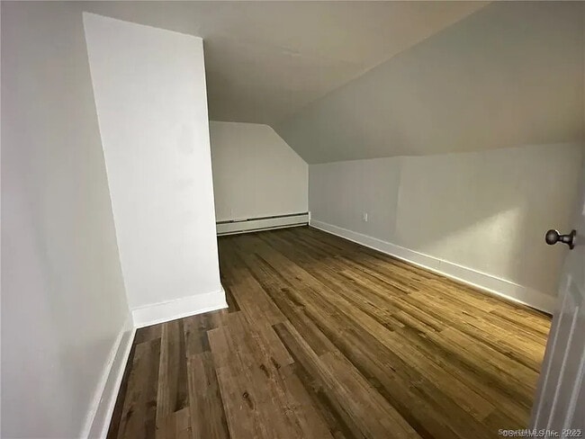 Building Photo - 30 Anthony St