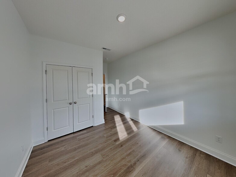 Building Photo - 206 Deanscroft Dr