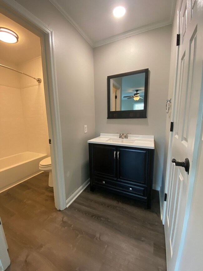 Building Photo - OCONEE COUNTY - Lovely 3 bedroom 2 bathroo...