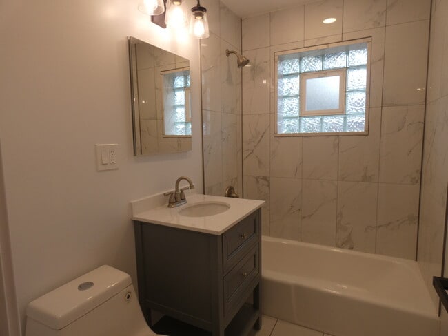 Building Photo - 241 S Small Ave
