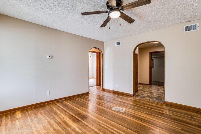 Building Photo - 2003 S Glenn Ave